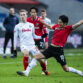 Harci jelenet idén jabuárból: Jannik Dehm (nalról) és Haragucsi Genki harcol egymással a hannoveti 3–0-s kieli győzelemmel végződő összecsapáson (Fotó: Getty Images)