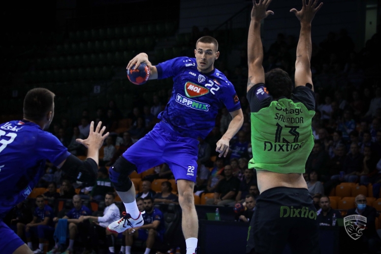 Győri Mátyás a tatabányaiak jelenlegi első számú gólfelelőse manapság (Fotó: tatabanyahandball.com)